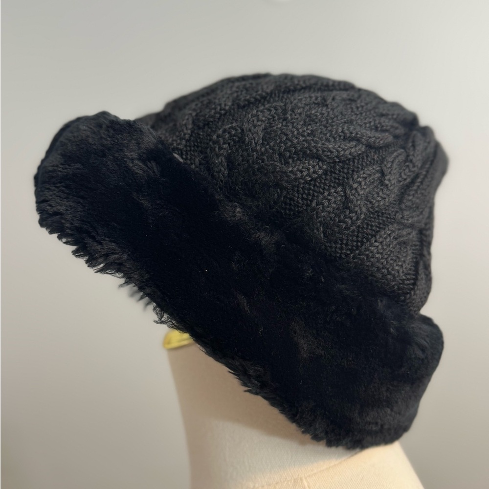 🖤 Obermeyer Women’s Black Cable Knit Beanie with Faux Fur Trim One Size